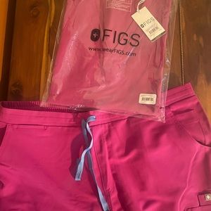 FULL SET HOT PINK BRAND NEW, NEVER WORN FIGS BRAND SCRUBS